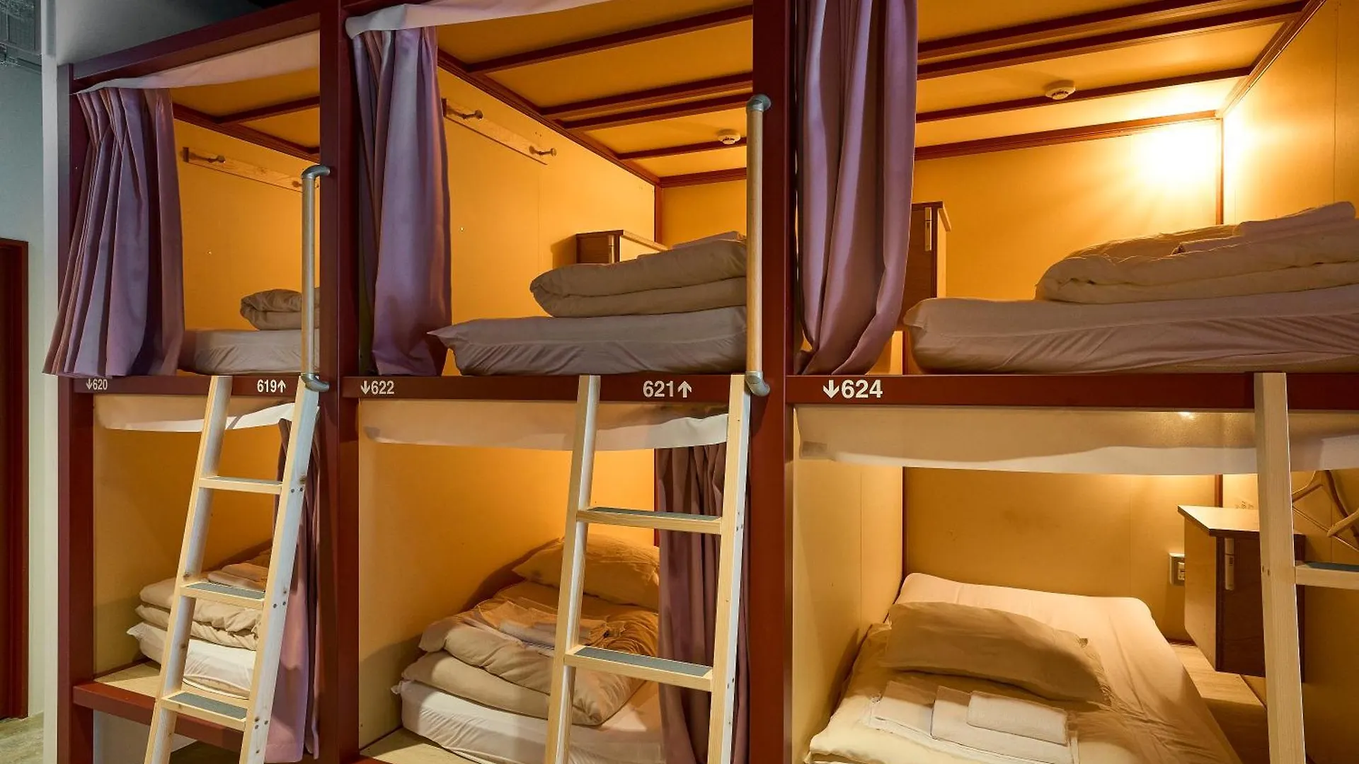 Helio Hostel سابورو