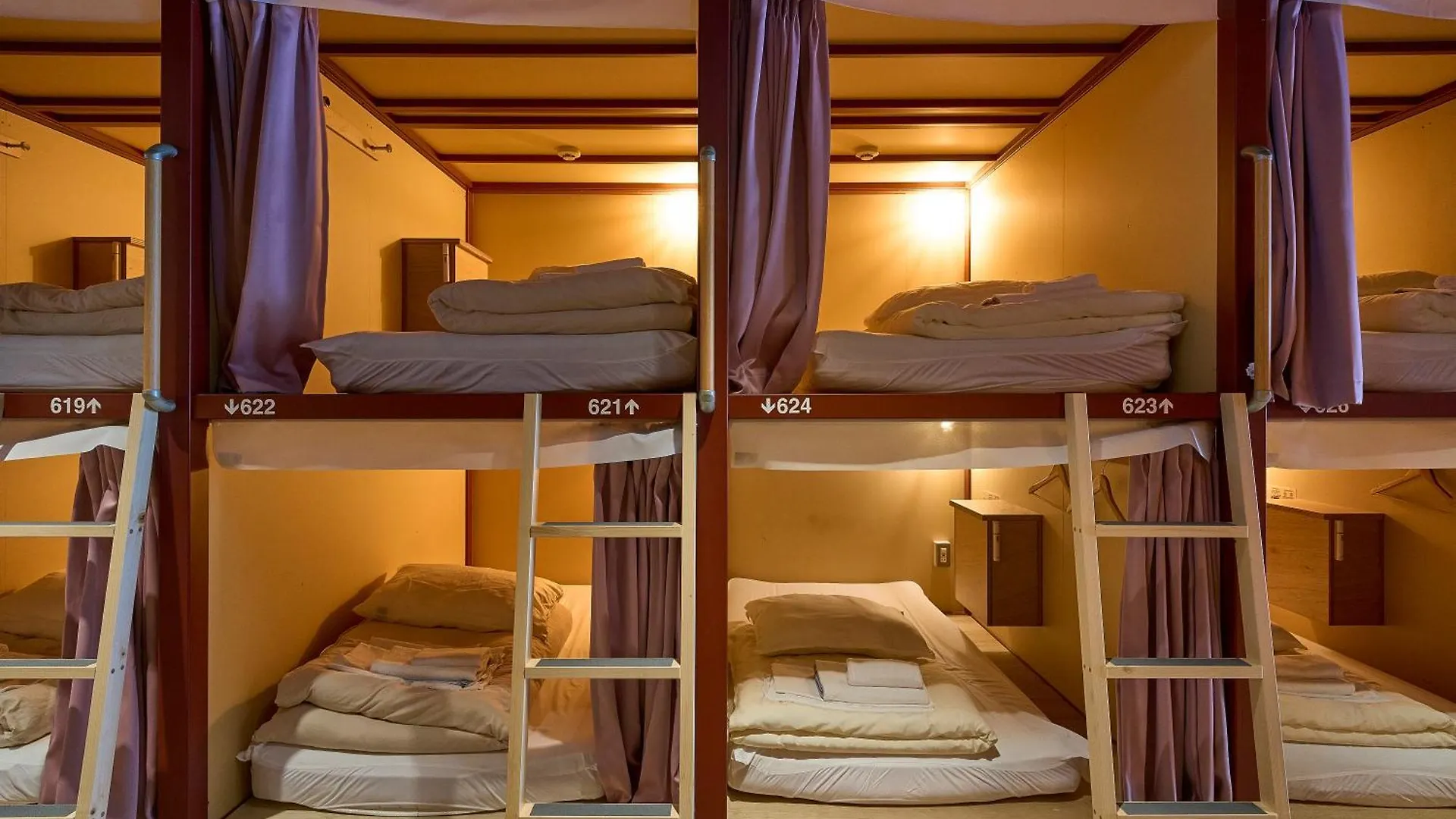 Helio Hostel سابورو